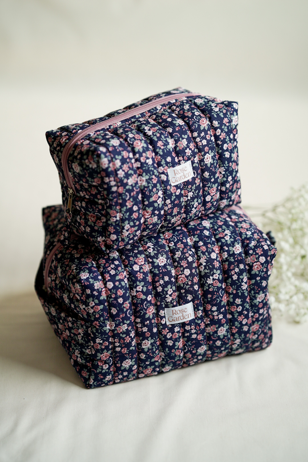 Średnia bawełniana kosmetyczka typu Box - Romantic Roses -granat - obrazek 3