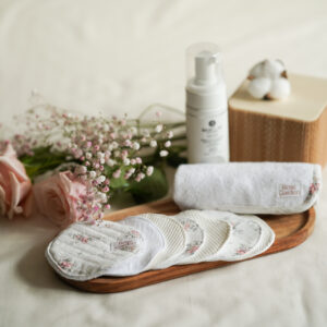 Zestaw płatków wielorazowych +myjka i ręcznik do twarzy - Wedding time