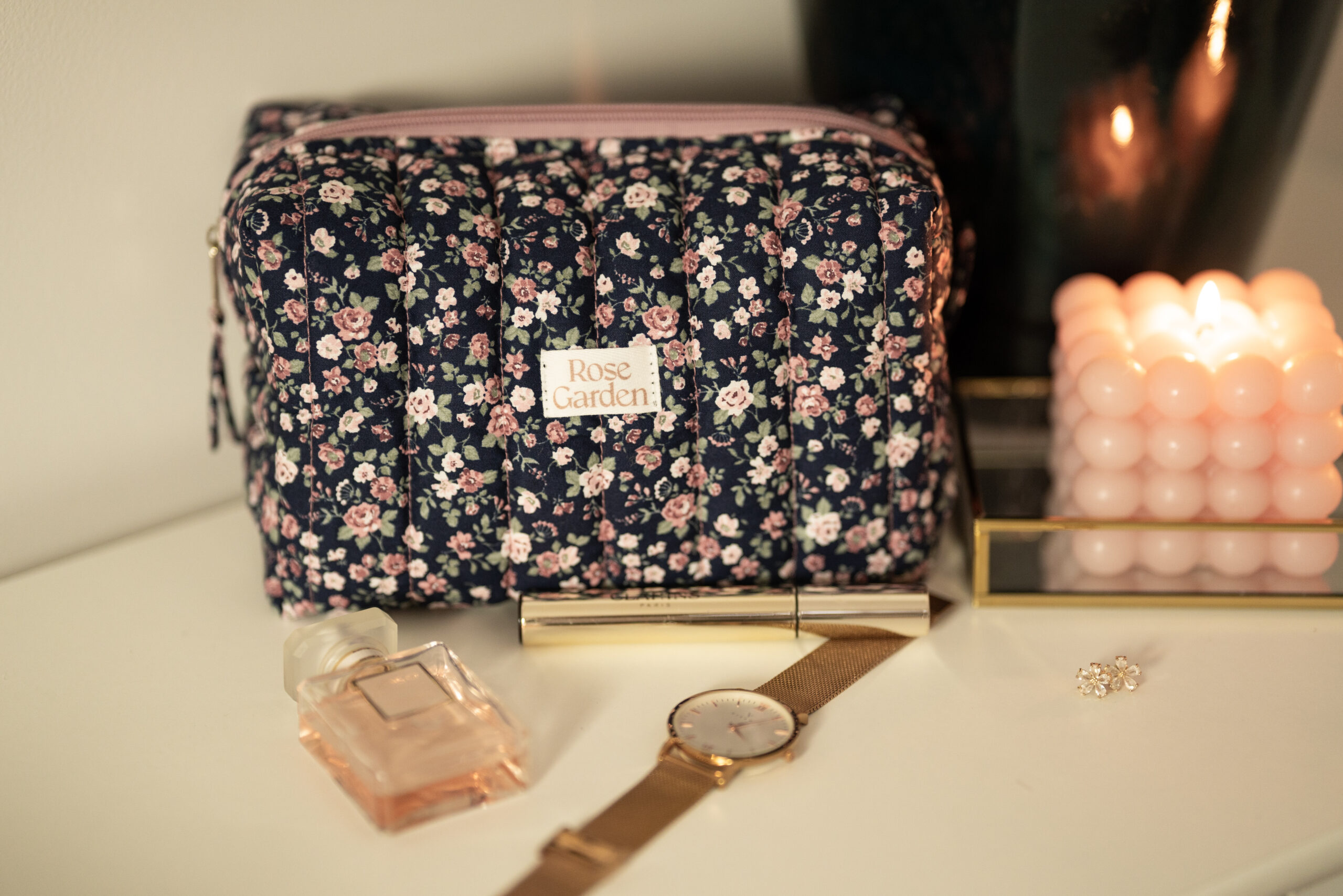 Średnia bawełniana kosmetyczka typu Box - Romantic Roses -granat