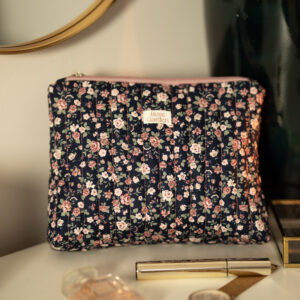 Mała pikowana kosmetyczka - Romantic Roses -granat - M
